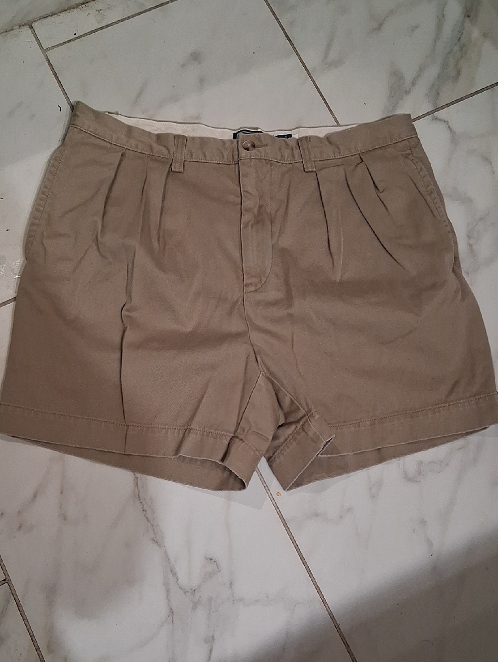 Men's  VTG The Cormac  Pleated Chino Shorts in Khaki